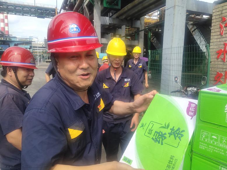 景焦能源公司工會持續(xù)開展系列高溫慰問活動1.jpg 景焦能源公司工會持續(xù)開展系列高溫慰問活動1.jpg